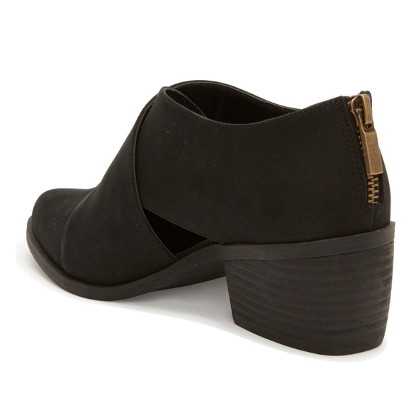 Chic Black Nubuck Adam Tucker Booties Ankle Boots Booties